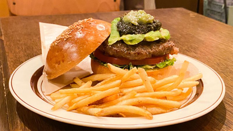 バーガー喫茶チルトコで食べたWASABI AVO BURGER