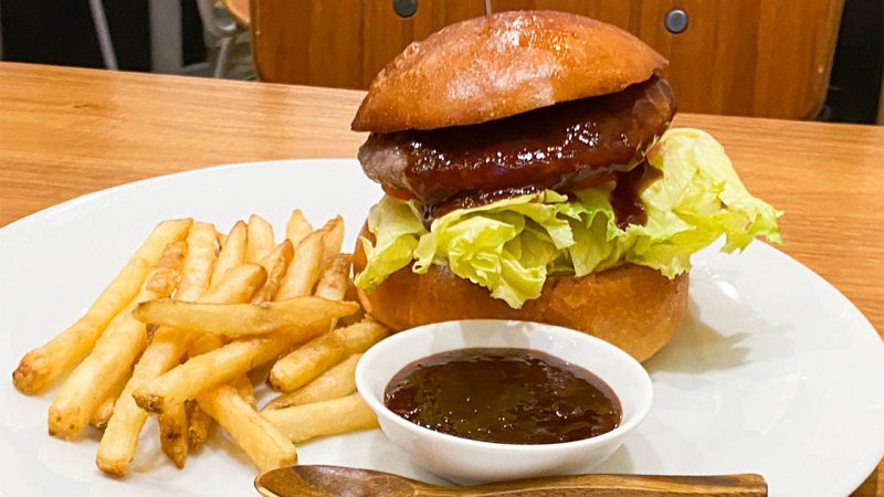burger house UZUで食べた自家製バーベキューソースのシンプルなハンバーガー