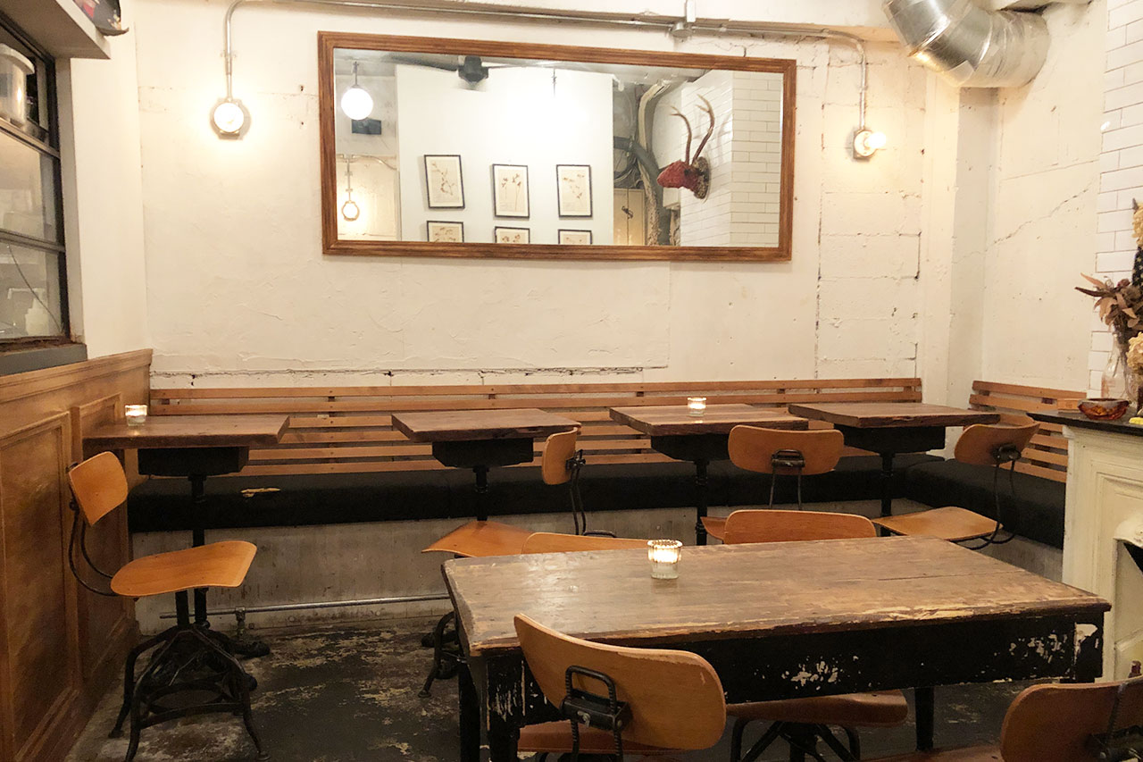 Burger Mania恵比寿店の奥側の店内