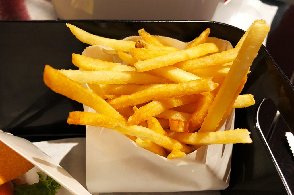 HENRY'S BURGER秋葉原店のAコンボを横から
