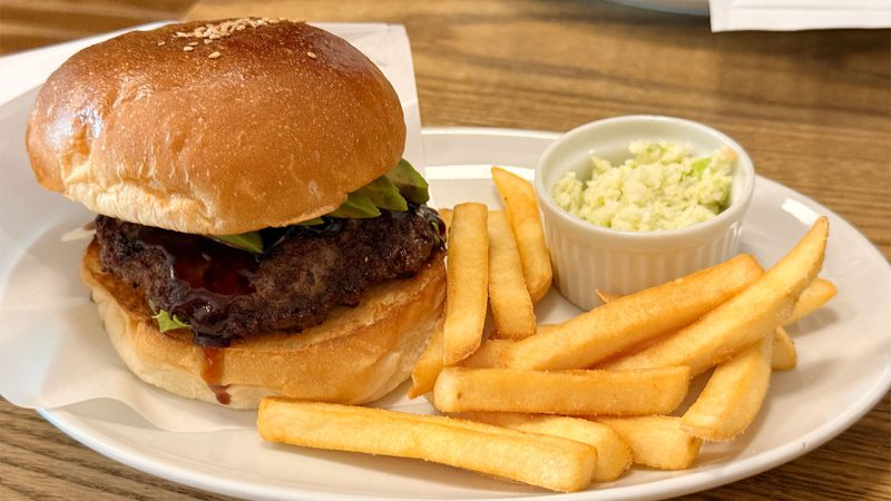 Sherry's Burger Cafeのテリヤキアボカドバーガー
