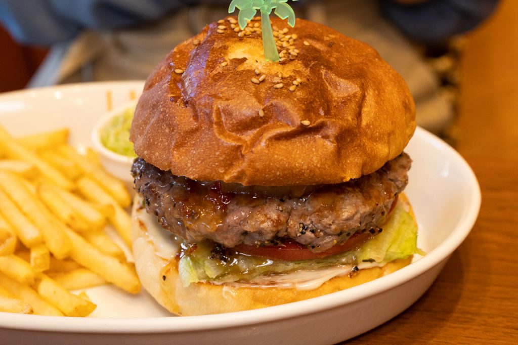 Island Burgersのパイナップルバーガーを寄りで